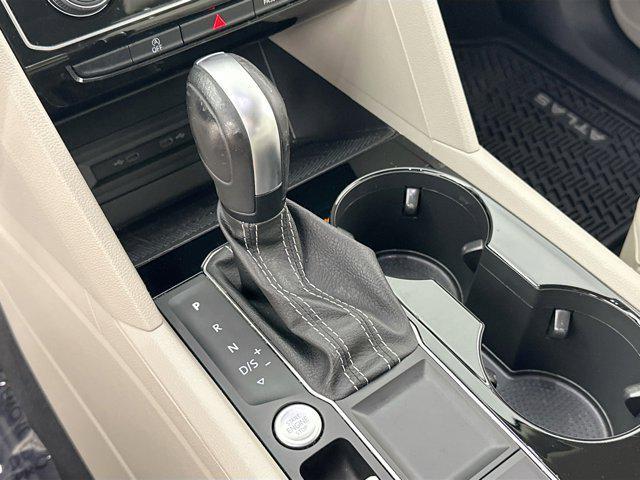 Photo of 2022 Tourmaline Blue Metallic Volkswagen Atlas