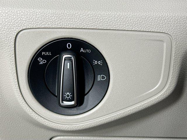 Photo of 2022 Tourmaline Blue Metallic Volkswagen Atlas