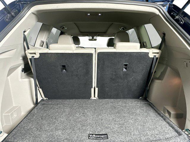 Photo of 2022 Tourmaline Blue Metallic Volkswagen Atlas