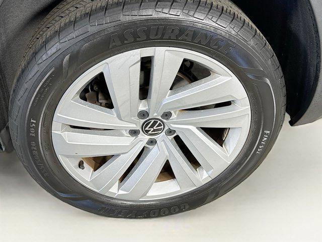 Photo of 2022 Platinum Gray Metallic Volkswagen Atlas Cross Sport