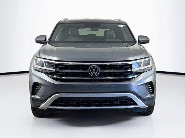 Photo of 2022 Platinum Gray Metallic Volkswagen Atlas Cross Sport