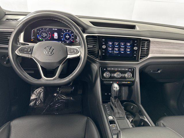 Photo of 2022 Platinum Gray Metallic Volkswagen Atlas Cross Sport