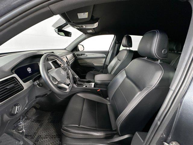 Photo of 2022 Platinum Gray Metallic Volkswagen Atlas Cross Sport