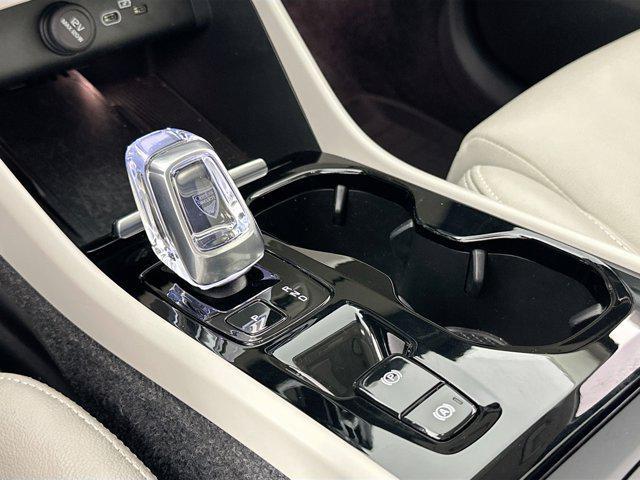 Photo of 2023 Silver Dawn Metallic Volvo XC40