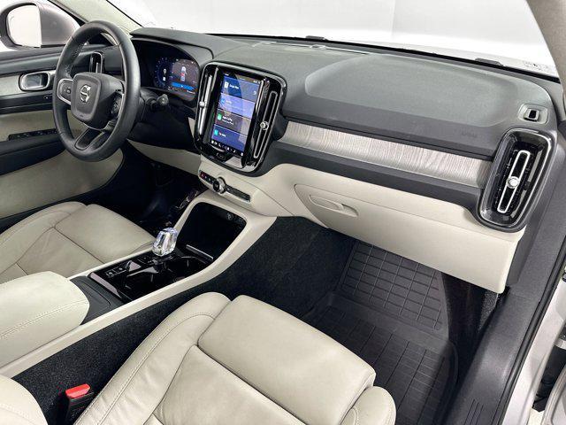 Photo of 2023 Silver Dawn Metallic Volvo XC40