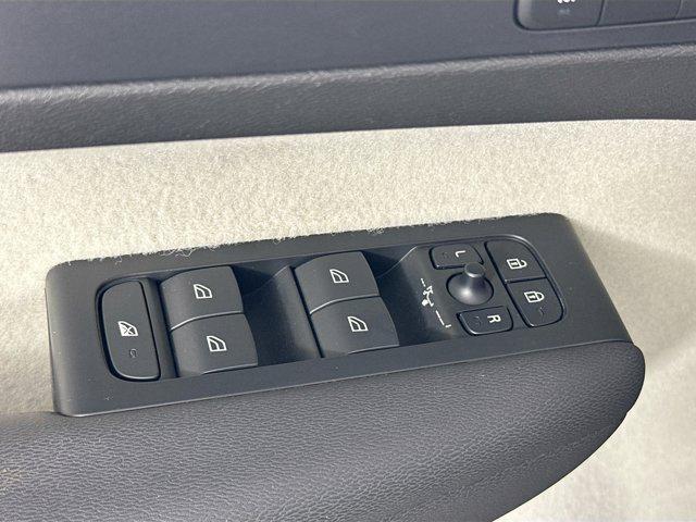 Photo of 2023 Silver Dawn Metallic Volvo XC40