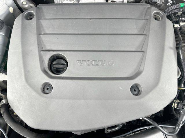 Photo of 2023 Silver Dawn Metallic Volvo XC40