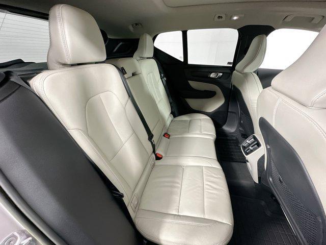 Photo of 2023 Silver Dawn Metallic Volvo XC40