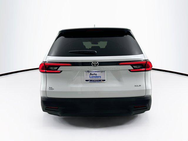 Photo of 2024 Wind Chill Pearl Toyota Grand Highlander