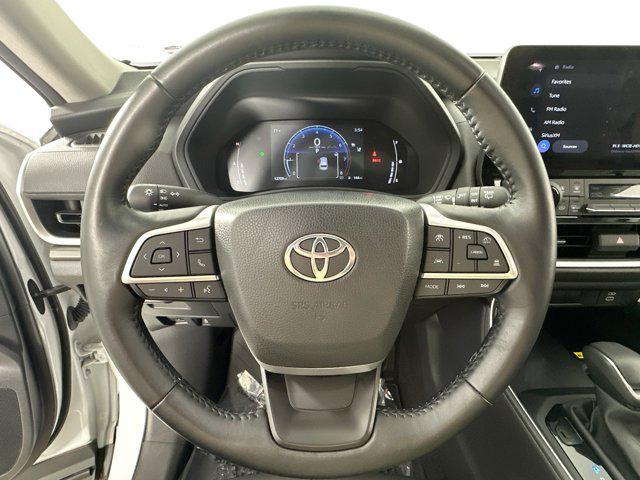 Photo of 2024 Wind Chill Pearl Toyota Grand Highlander