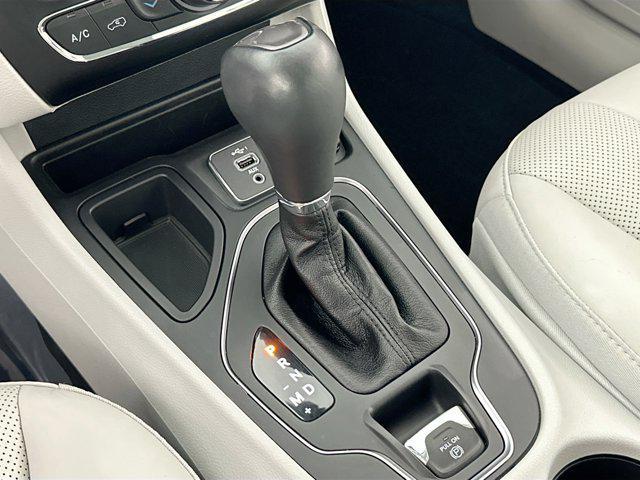 Photo of 2022 Granite Crystal Metallic Clearcoat Jeep Cherokee