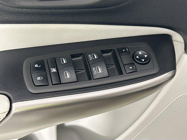 Photo of 2022 Granite Crystal Metallic Clearcoat Jeep Cherokee