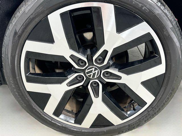 Photo of 2022 Pure White Volkswagen Taos