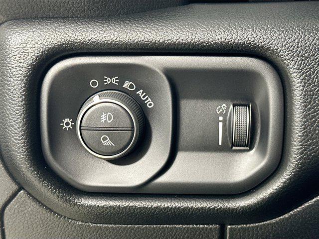Photo of 2022 Diamond Black Crystal Pearlcoat RAM 1500