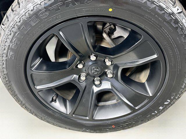 Photo of 2022 Diamond Black Crystal Pearlcoat RAM 1500