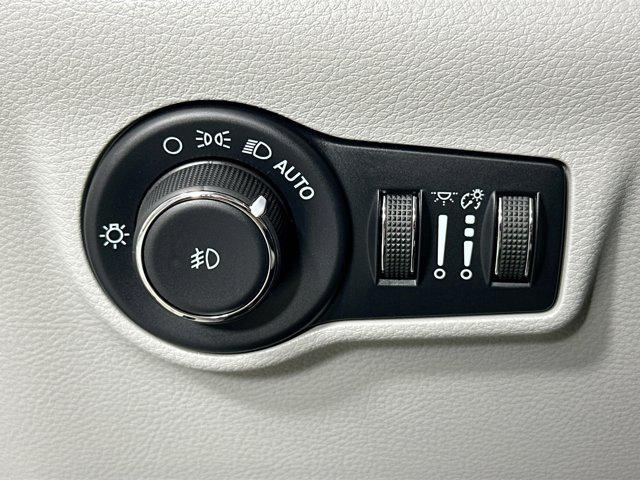 Photo of 2022 Diamond Black Crystal Pearlcoat Jeep Compass
