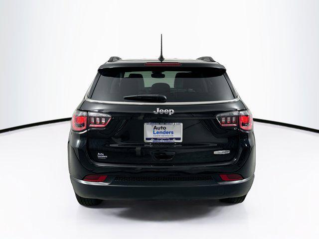 Photo of 2022 Diamond Black Crystal Pearlcoat Jeep Compass