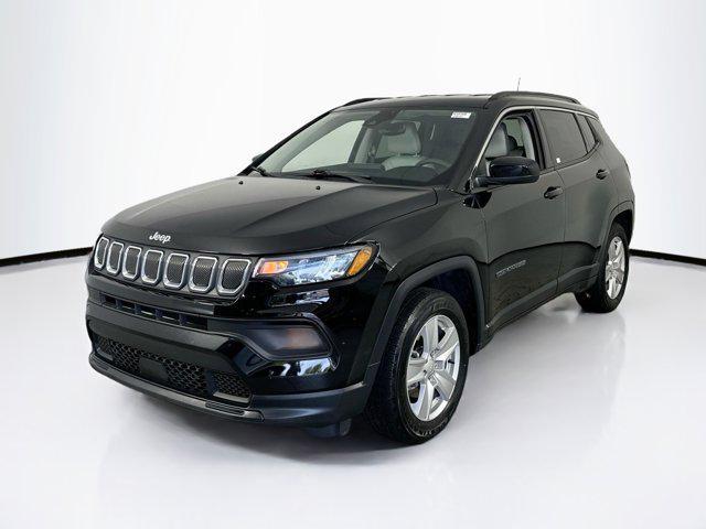 Photo of 2022 Diamond Black Crystal Pearlcoat Jeep Compass