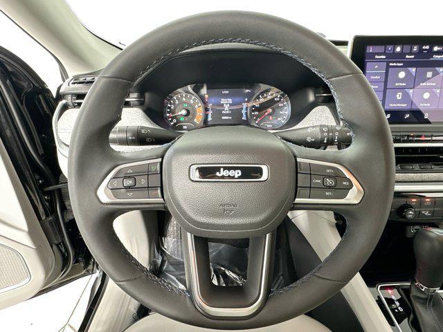 Photo of 2022 Diamond Black Crystal Pearlcoat Jeep Compass