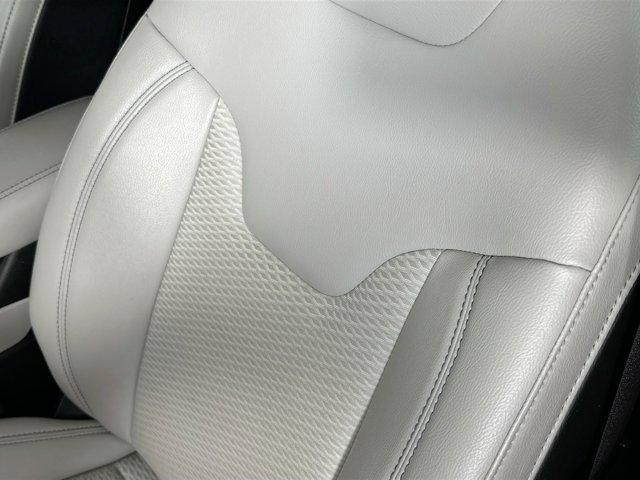 Photo of 2022 Diamond Black Crystal Pearlcoat Jeep Compass