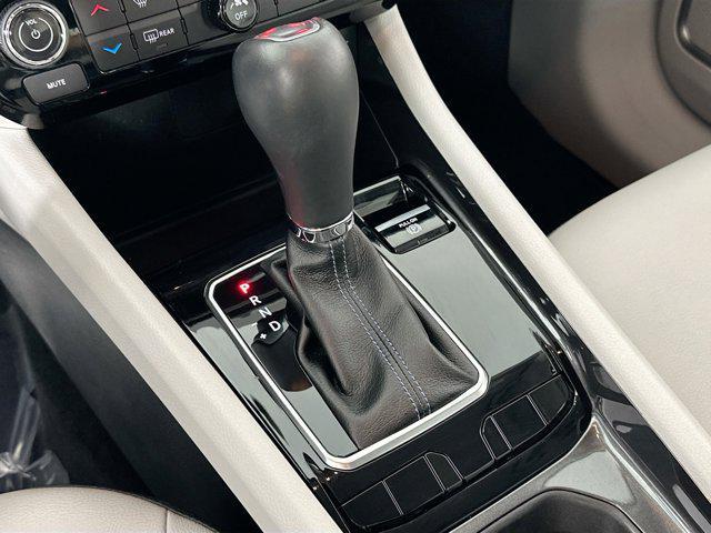 Photo of 2022 Diamond Black Crystal Pearlcoat Jeep Compass