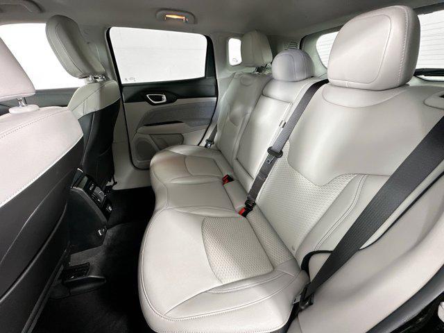 Photo of 2022 Diamond Black Crystal Pearlcoat Jeep Compass