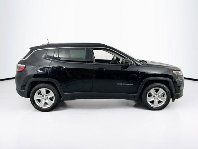 Photo of 2022 Diamond Black Crystal Pearlcoat Jeep Compass