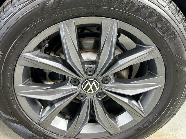 Photo of 2022 Pure White Volkswagen Tiguan