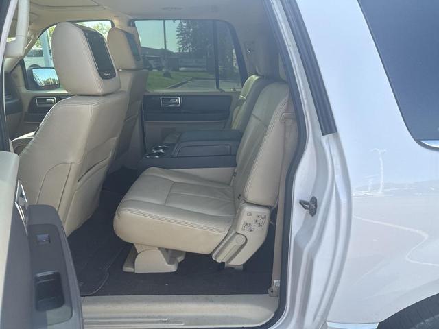 Photo of 2015 White Platinum Clearcoat Metallic Lincoln Navigator
