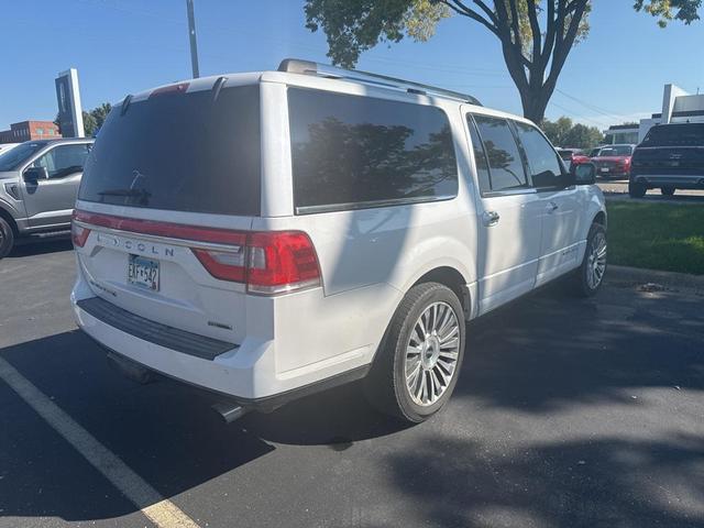 Photo of 2015 White Platinum Clearcoat Metallic Lincoln Navigator