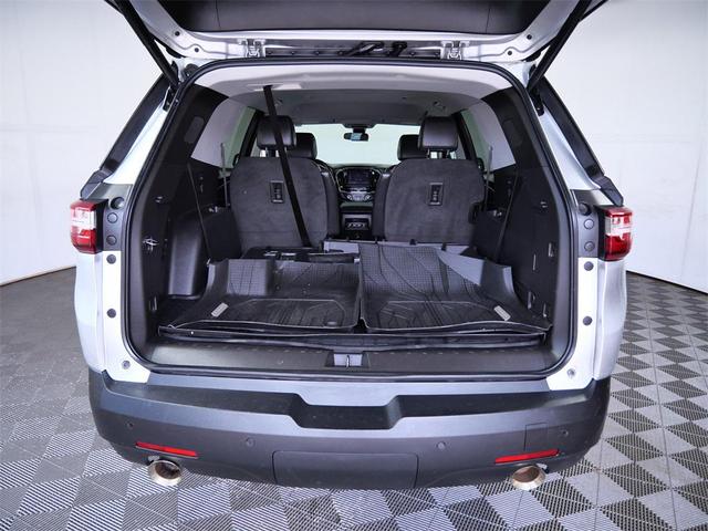 Photo of 2021 Silver Ice Metallic Chevrolet Traverse