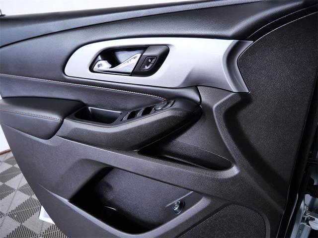 Photo of 2021 Silver Ice Metallic Chevrolet Traverse