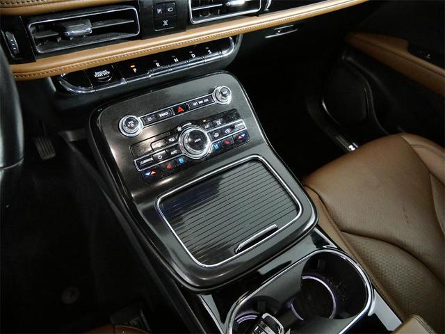 Photo of 2022 Infinite Black Metallic Clearcoat Lincoln Nautilus