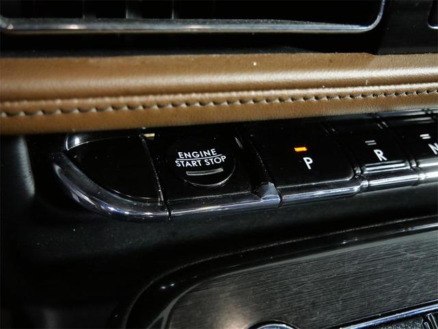 Photo of 2022 Infinite Black Metallic Clearcoat Lincoln Nautilus