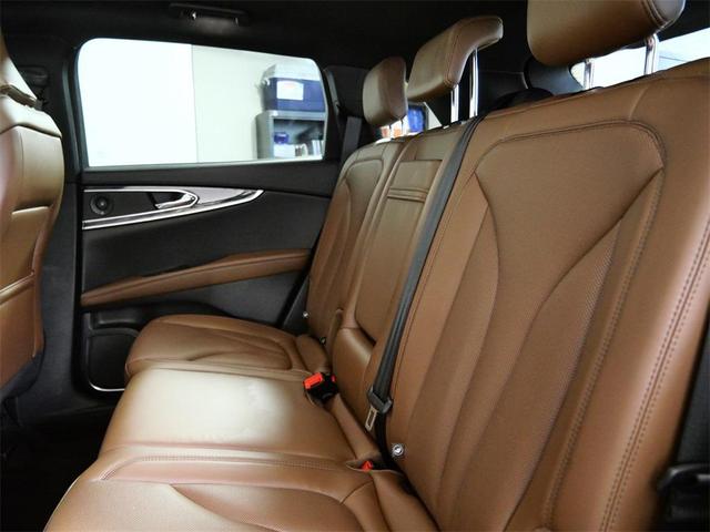 Photo of 2022 Infinite Black Metallic Clearcoat Lincoln Nautilus