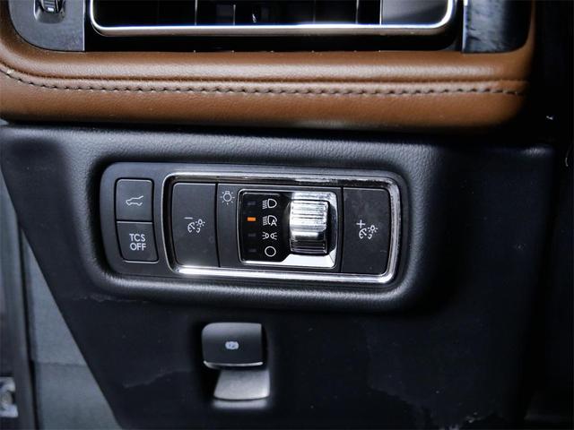Photo of 2022 Infinite Black Metallic Clearcoat Lincoln Nautilus