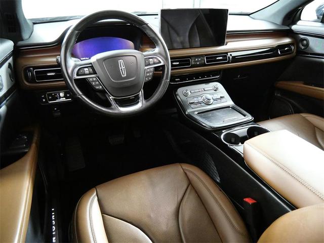 Photo of 2022 Infinite Black Metallic Clearcoat Lincoln Nautilus