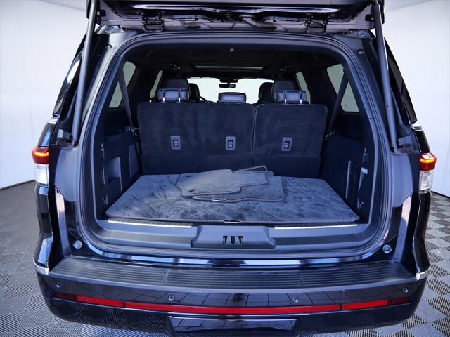 Photo of 2024 Infinite Black Metallic Clearcoat Lincoln Navigator