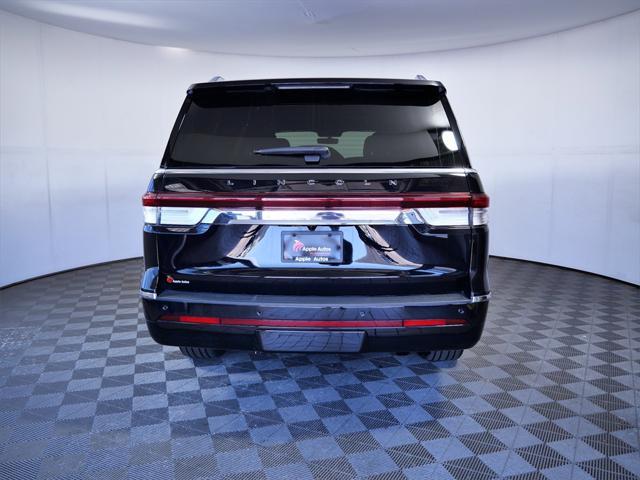 Photo of 2024 Infinite Black Metallic Clearcoat Lincoln Navigator