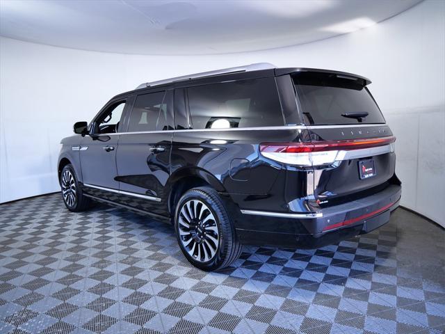 Photo of 2024 Infinite Black Metallic Clearcoat Lincoln Navigator