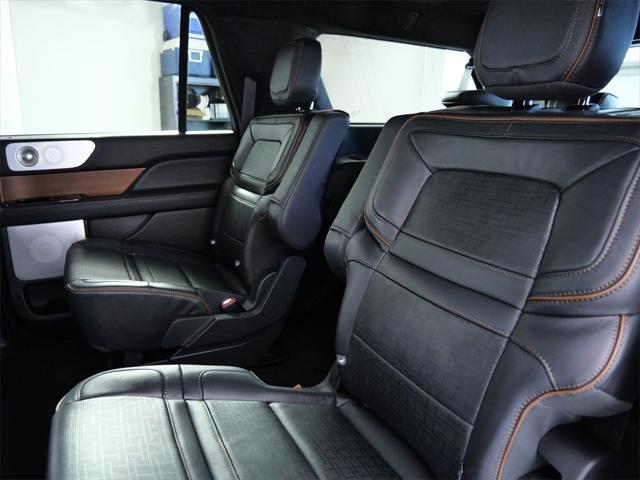 Photo of 2024 Infinite Black Metallic Clearcoat Lincoln Navigator