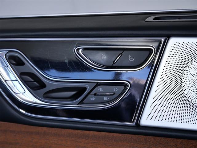 Photo of 2024 Infinite Black Metallic Clearcoat Lincoln Navigator