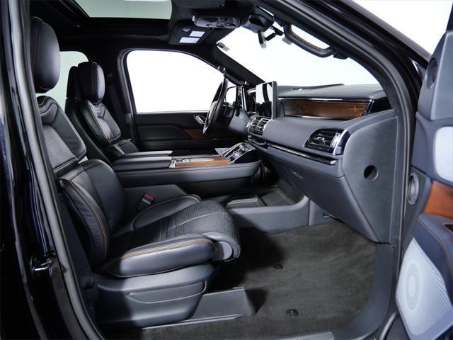 Photo of 2024 Infinite Black Metallic Clearcoat Lincoln Navigator