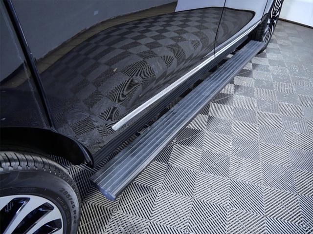 Photo of 2024 Infinite Black Metallic Clearcoat Lincoln Navigator