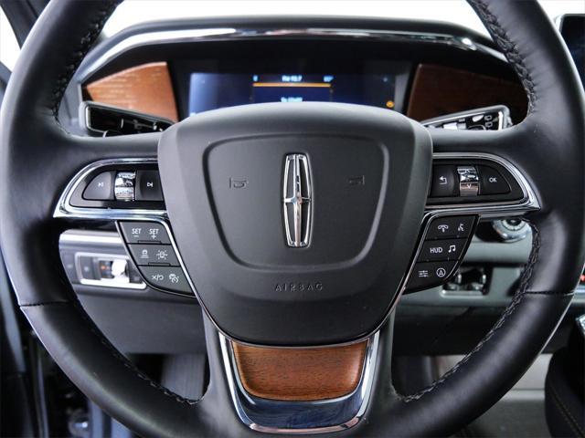 Photo of 2024 Infinite Black Metallic Clearcoat Lincoln Navigator