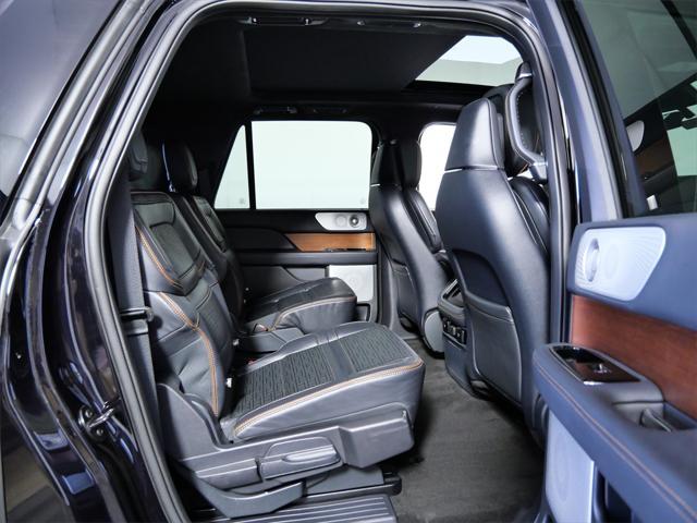 Photo of 2024 Infinite Black Metallic Clearcoat Lincoln Navigator