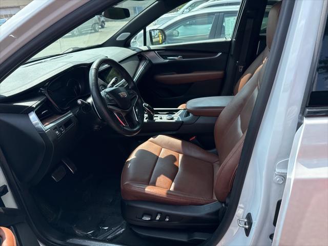 Photo of 2021 Crystal White Tricoat Cadillac XT5