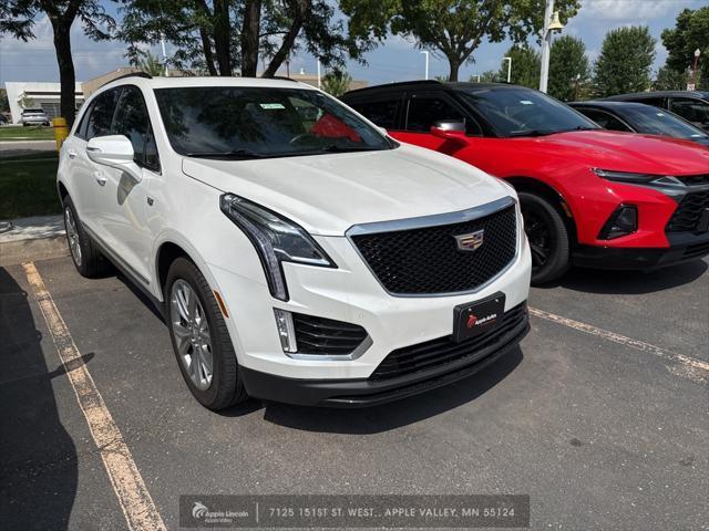 Photo of 2021 Crystal White Tricoat Cadillac XT5