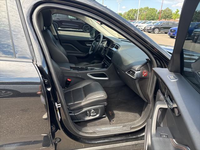 Photo of 2019 Black Jaguar F-PACE