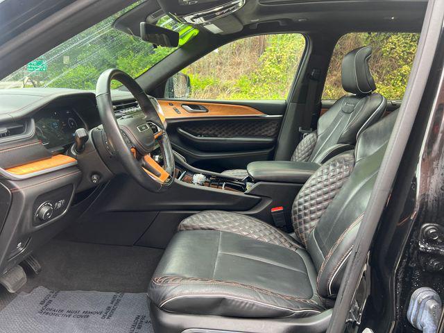 Photo of 2021 Diamond Black Crystal Pearlcoat Jeep Grand Cherokee L